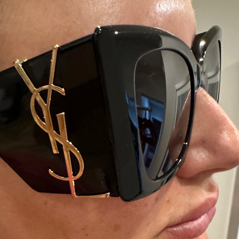 Brand new ysl SL M119 BLAZE

$ 960 - Picture 4 of 8